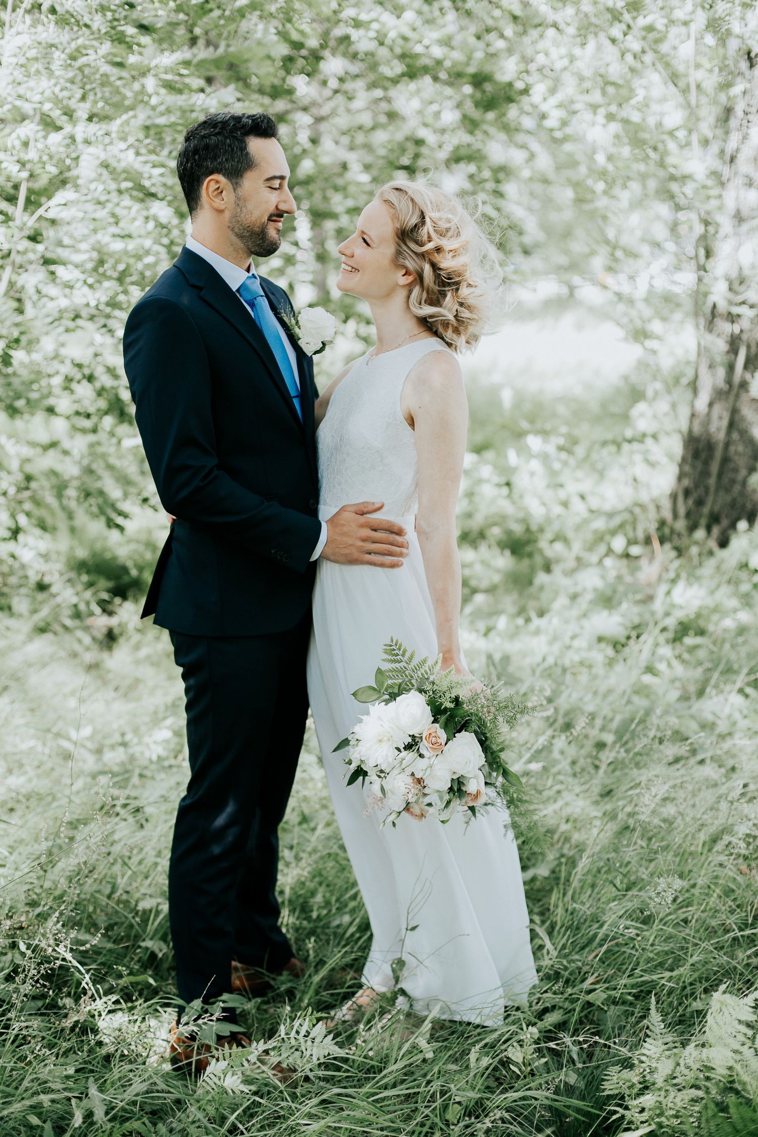 Bröllop Lydia och Foad på Elite Stadshotellet i Karlstad. Fotograf Rebecca Nordin. Bröllopsfotografering på Färjestad, Karlstad.