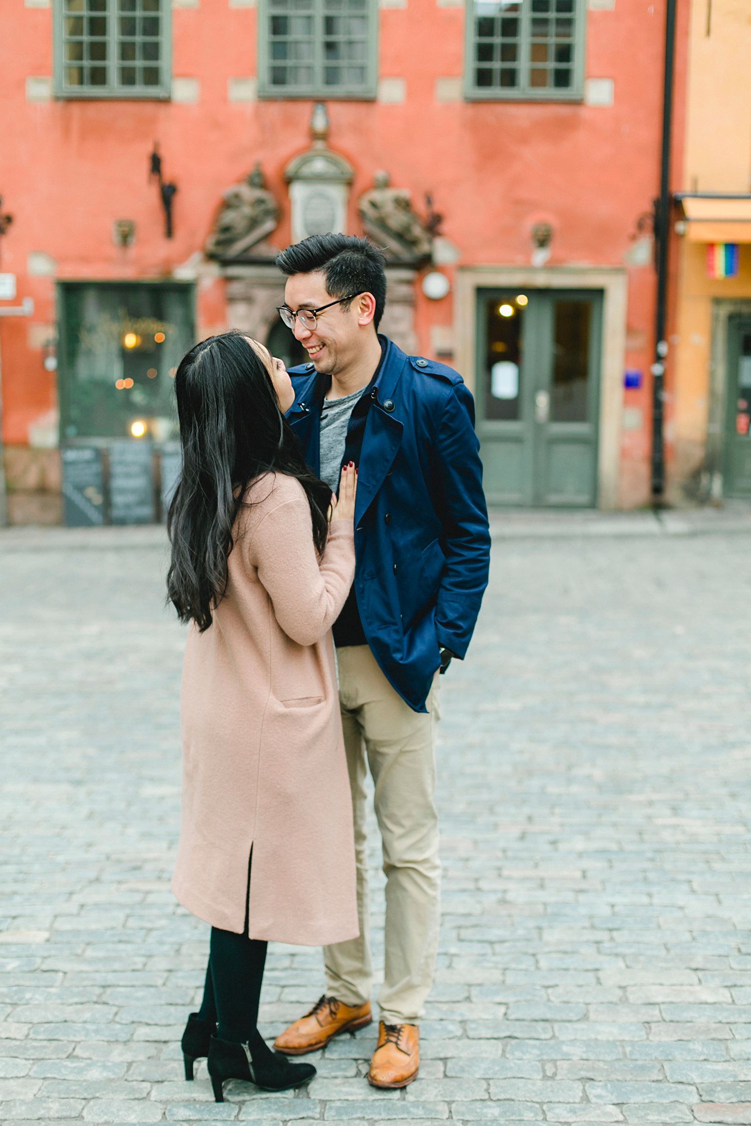 Parfotografering i Gamla stan och skeppsholmsbron i Stockholm. Fotograf Rebecca Nordin.