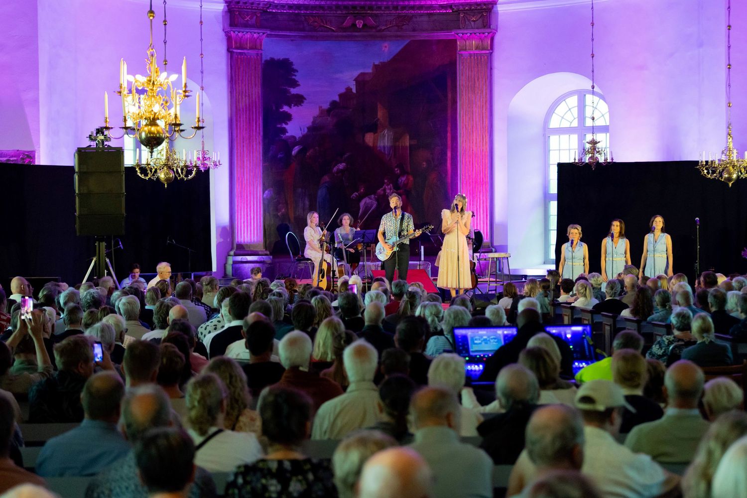 Sommarkonsert med Peter Johansson och Matilda Grün 2025. Kusiner och familj. Fotograf Rebecca Nordin.