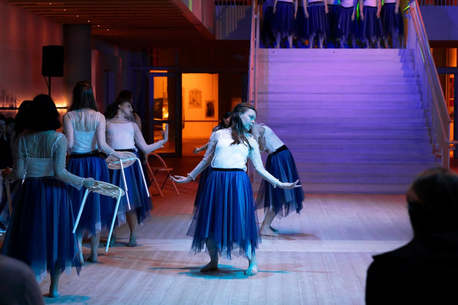 Dansföreställningen Sammankonst på Värmlands Museum. En kreativ stafett med studenter inom dans o musikproduktion på  Karlstads Universitet