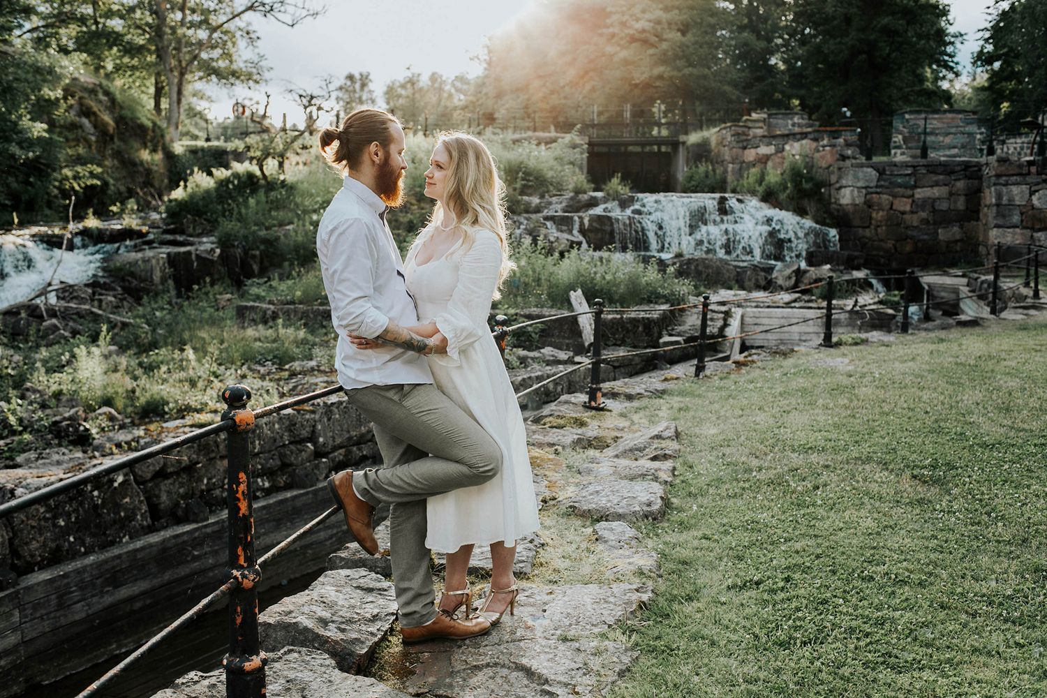 Kärleksfotografering i Borgvik med Julia och Martin. Borgvik utanför Karlstad. fotograf Rebecca Nordin.