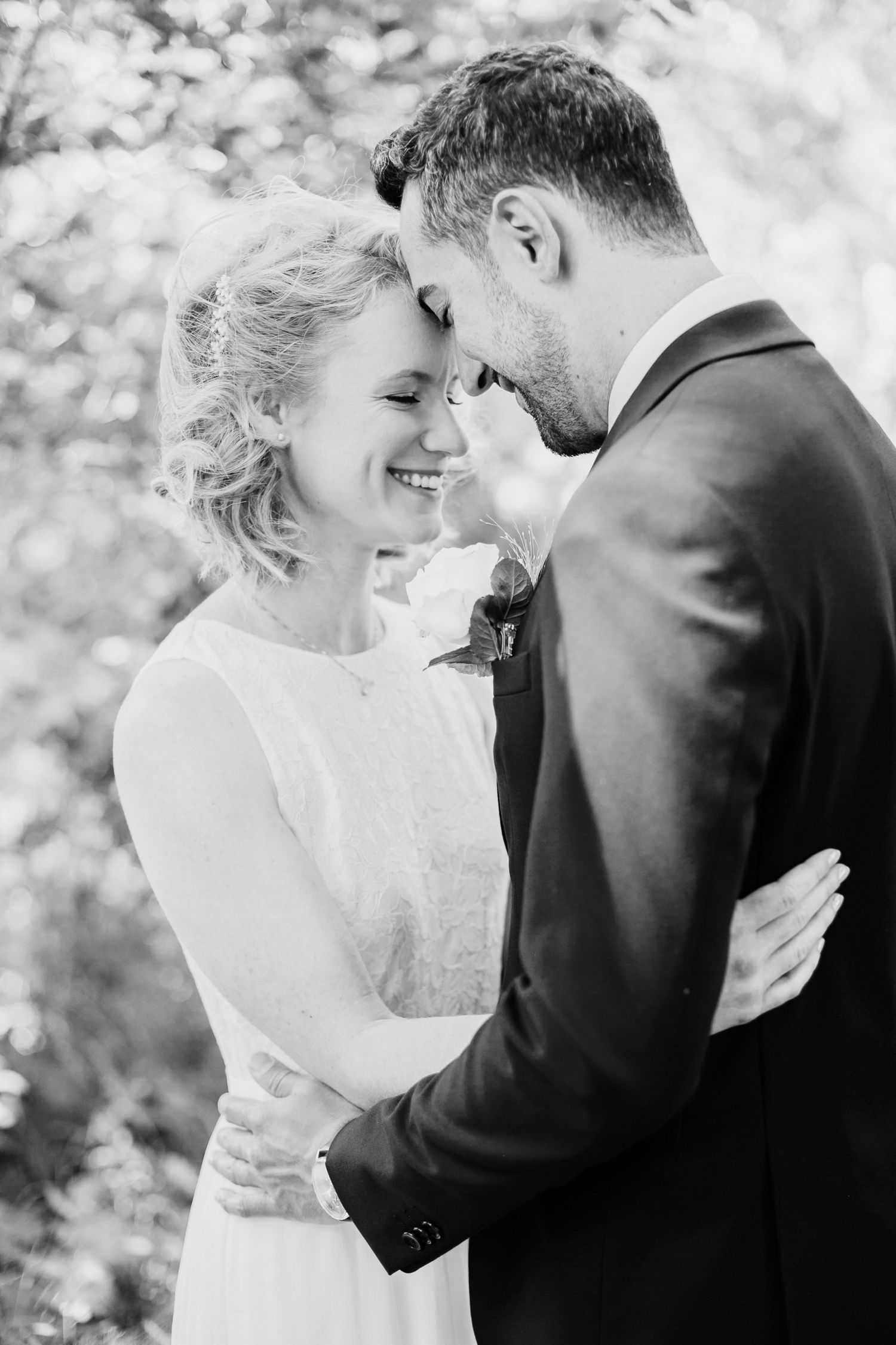 Bröllop Lydia och Foad på Elite Stadshotellet i Karlstad. Fotograf Rebecca Nordin. Bröllopsfotografering på Färjestad, Karlstad.