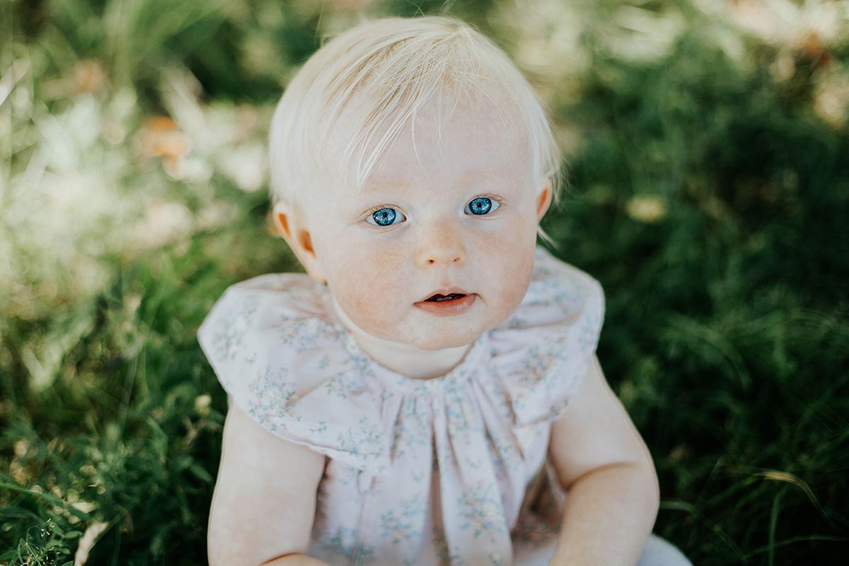 Barn- och familjefotografering på Hammarö utanför Karlstad. Fotograf i Karlstad Rebecca Nordin.