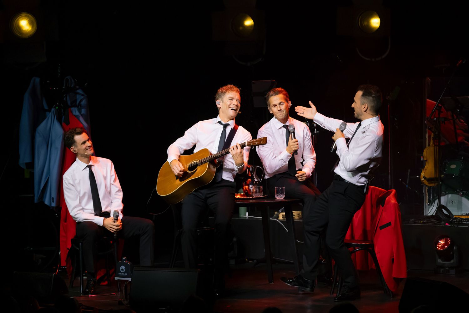 OH WHAT A NIGHT med Peter Johansson, Bruno Mitsogiannis, Robert Rydberg & David Lindgren. Jersey Boys akt 1. Bruno pekar på Peter som skratt