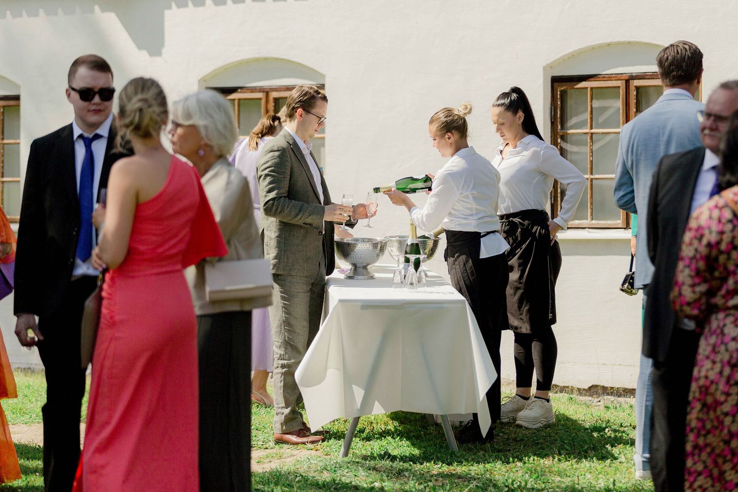 Bröllop i Brunskogs kyrka och Skutbouddens restaurang. Fotograf Rebecca Nordin. Värmland.