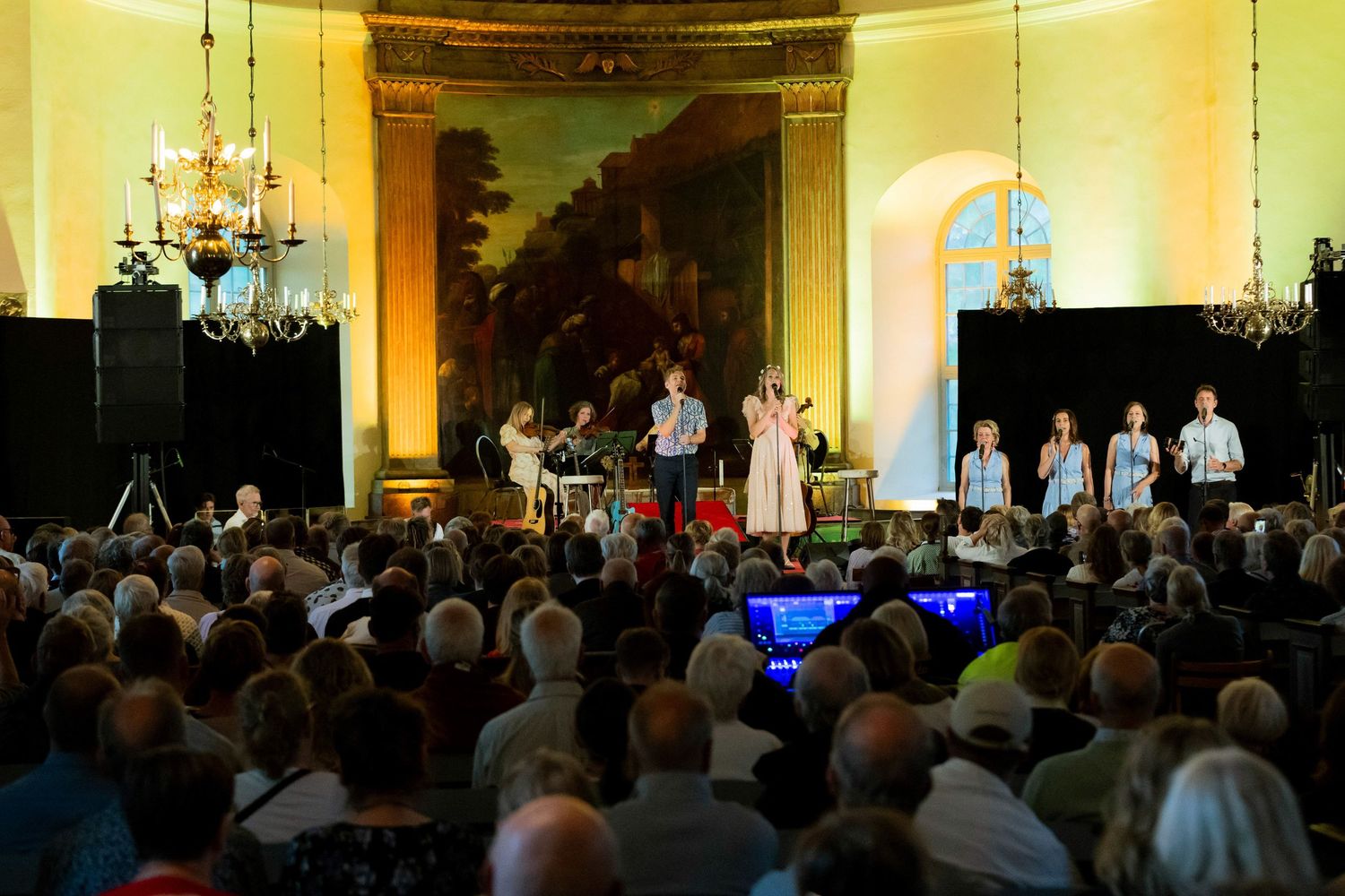 Sommarkonsert med Peter Johansson och Matilda Grün 2025. Kusiner och familj. Fotograf Rebecca Nordin.