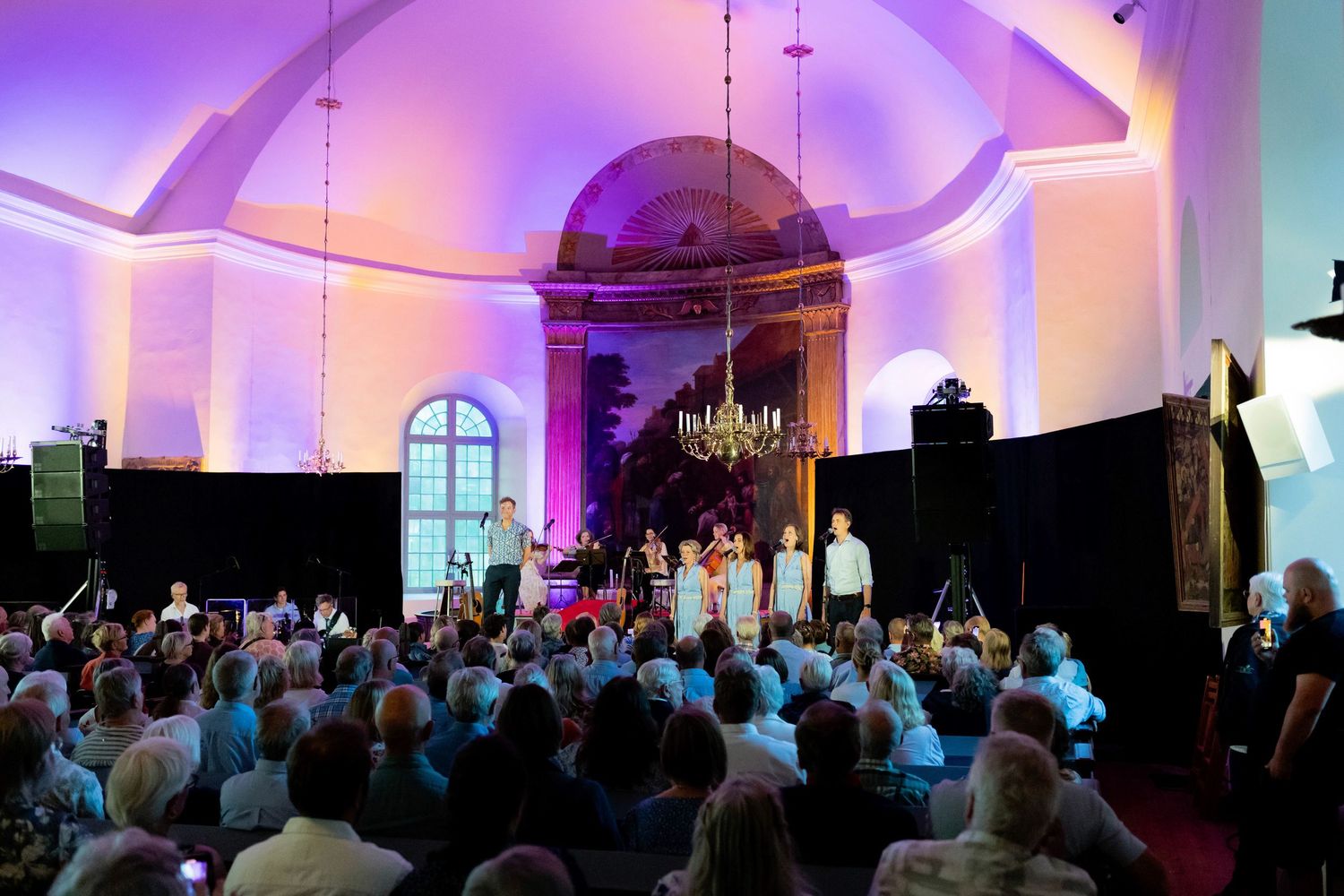 Sommarkonsert med Peter Johansson och Matilda Grün 2025. Kusiner och familj. Fotograf Rebecca Nordin.