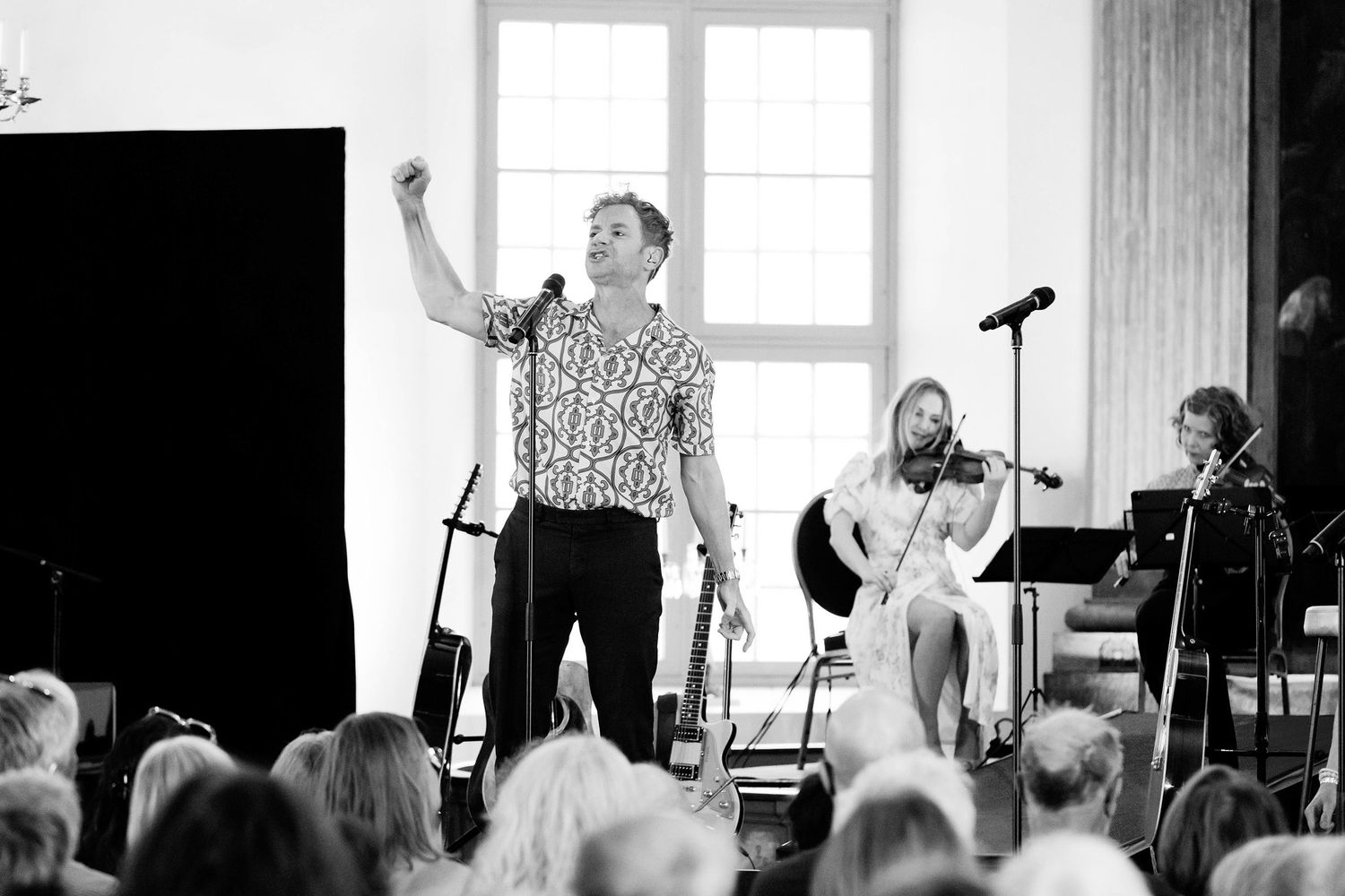 Sommarkonsert med Peter Johansson och Matilda Grün 2025. Kusiner och familj. Fotograf Rebecca Nordin.