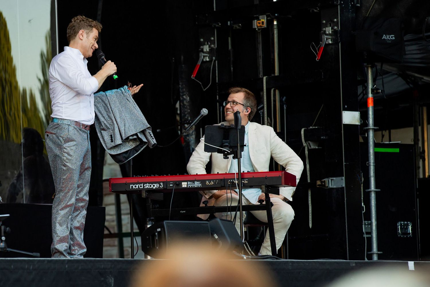 Musikalkväll med Peter Johansson och Emmi Christensson i Vadstena slott. sångkollektivet. Fotograf Rebecca Nordin. Peter och Nippe.