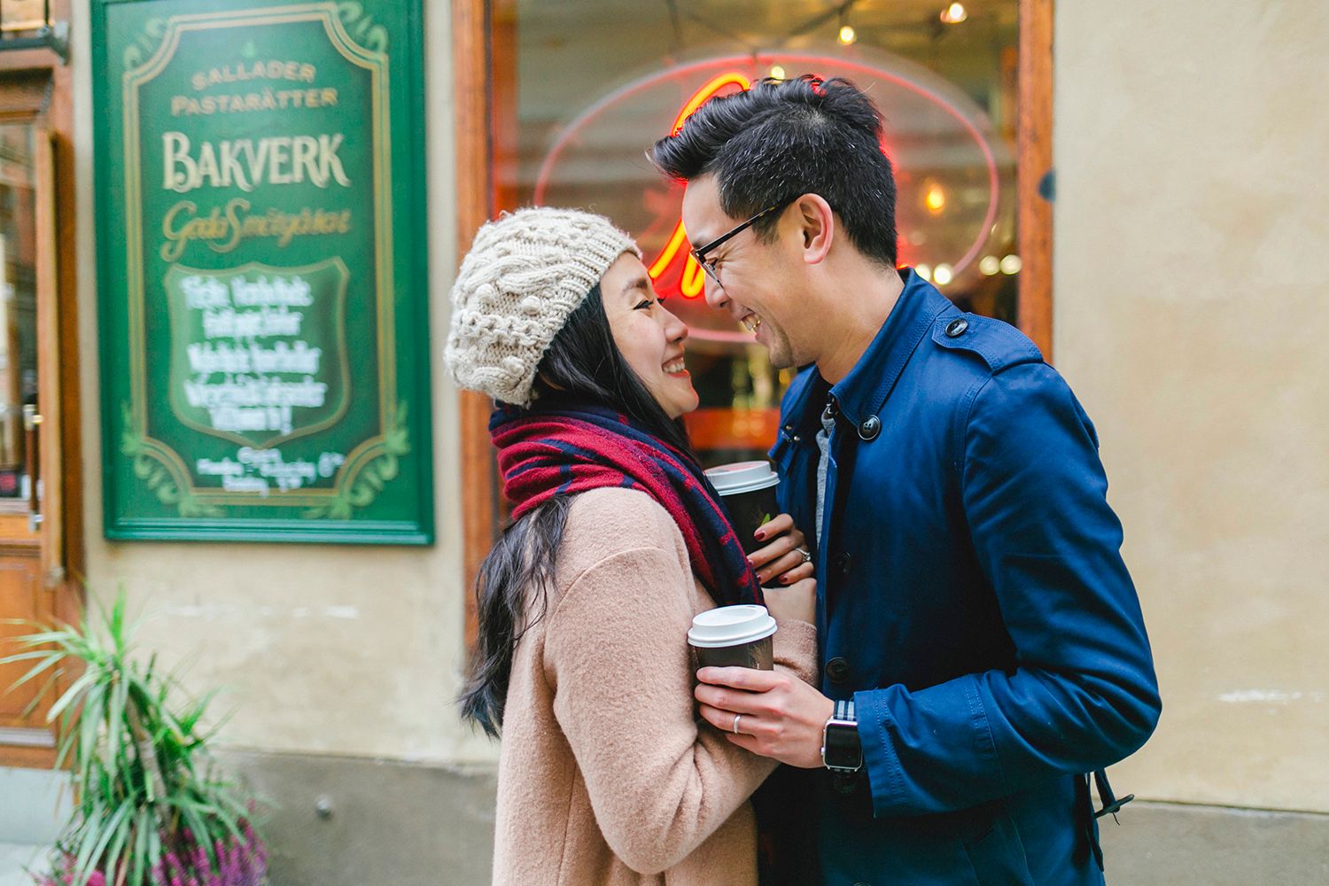 Parfotografering i Gamla stan och skeppsholmsbron i Stockholm. Fotograf Rebecca Nordin.