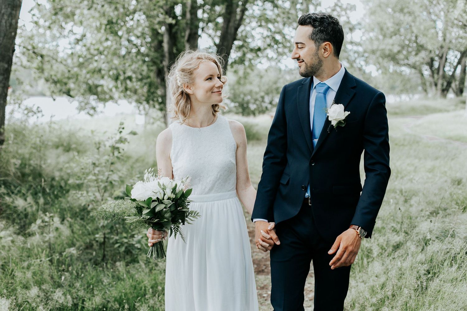 Bröllop Lydia och Foad på Elite Stadshotellet i Karlstad. Fotograf Rebecca Nordin. Bröllopsfotografering på Färjestad, Karlstad.