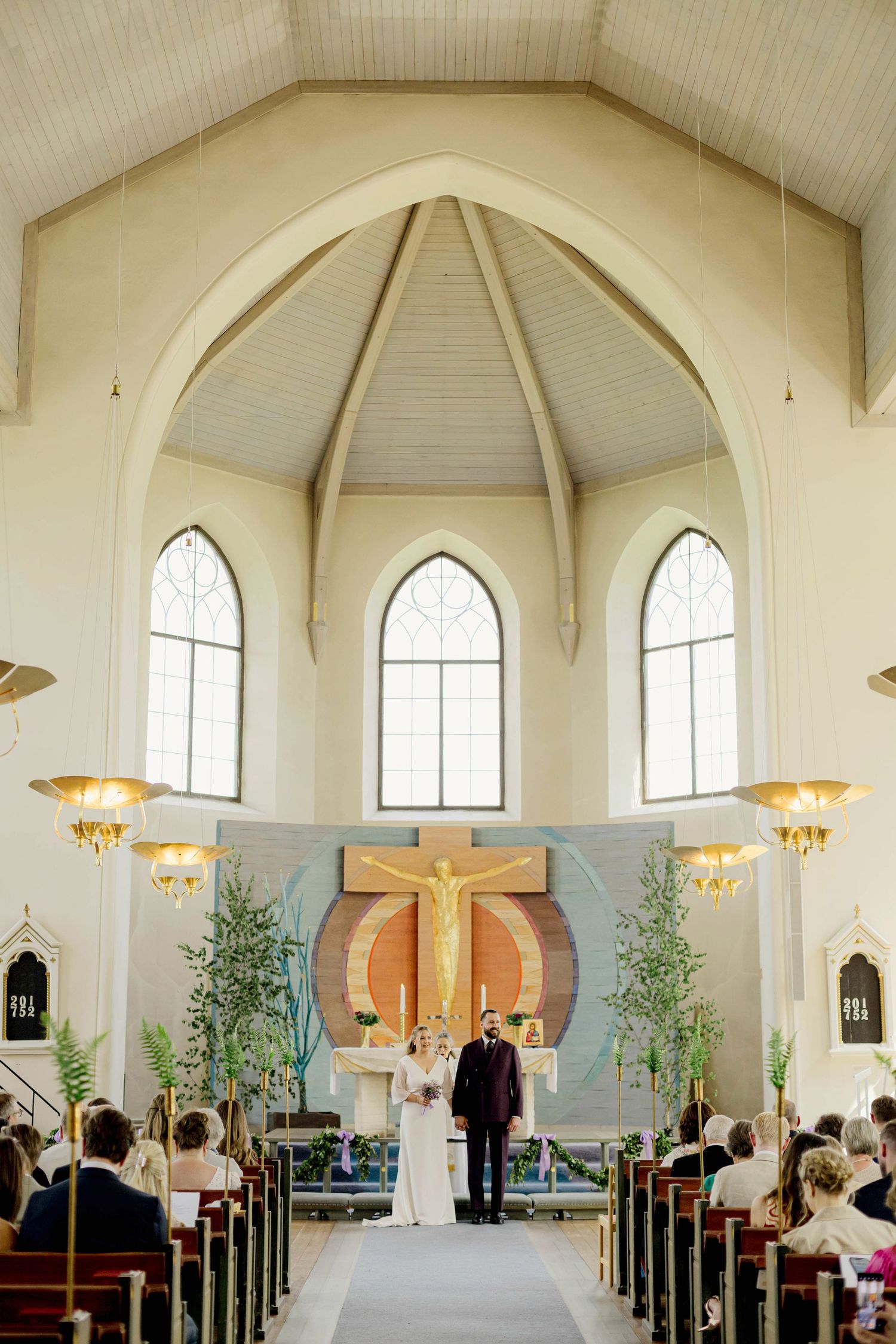 Bröllop i Brunskogs kyrka och Skutbouddens restaurang. Fotograf Rebecca Nordin. Värmland.