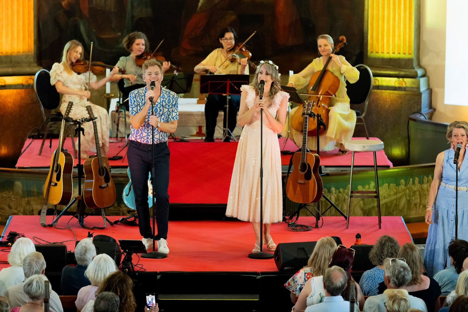 Sommarkonsert med Peter Johansson och Matilda Grün 2025. Kusiner och familj. Fotograf Rebecca Nordin.