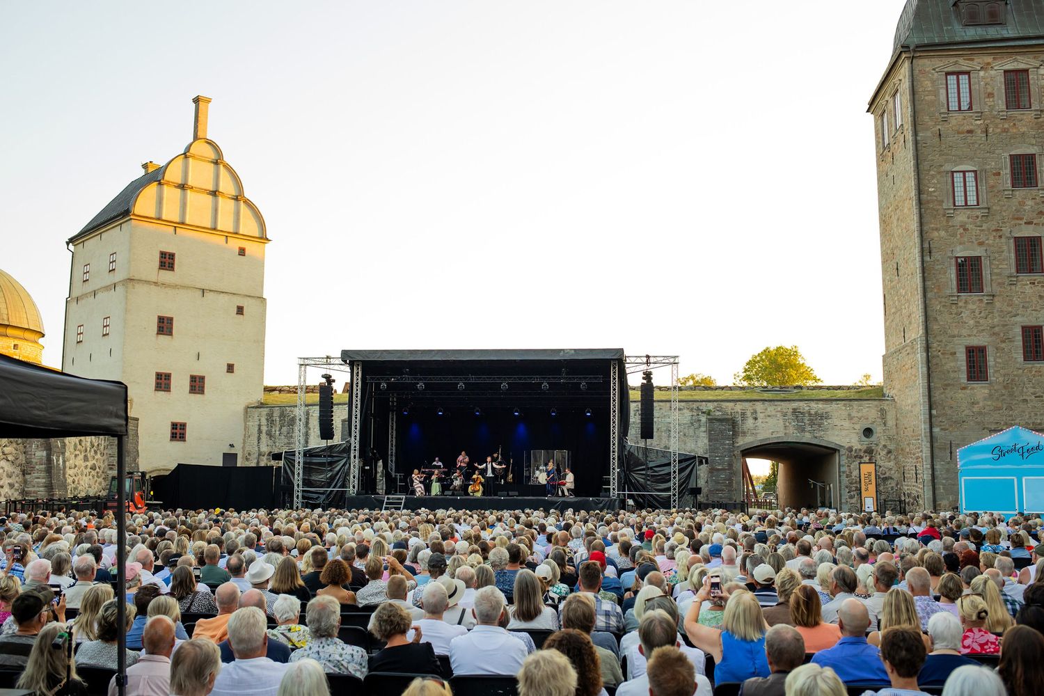 Musikalkväll med Peter Johansson och Emmi Christensson i Vadstena slott. sångkollektivet. Fotograf Rebecca Nordin.