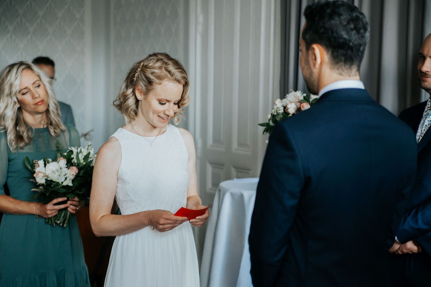 Bröllop Lydia och Foad på Elite Stadshotellet i Karlstad. Fotograf Rebecca Nordin. Bröllopsfotografering på Färjestad, Karlstad.