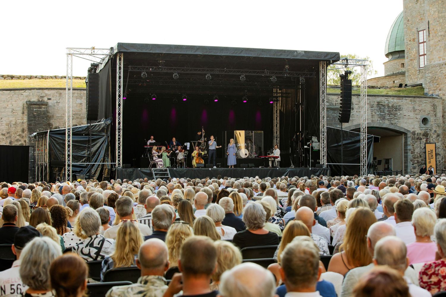 Musikalkväll med Peter Johansson och Emmi Christensson i Vadstena slott. sångkollektivet. Fotograf Rebecca Nordin.