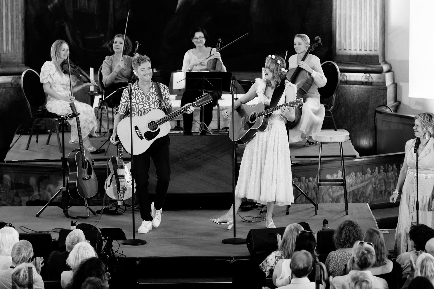 Sommarkonsert med Peter Johansson och Matilda Grün 2025. Kusiner och familj. Fotograf Rebecca Nordin.