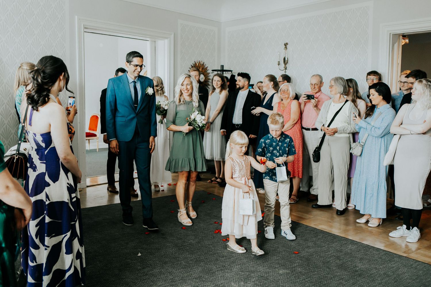 Bröllop Lydia och Foad på Elite Stadshotellet i Karlstad. Fotograf Rebecca Nordin. Bröllopsfotografering på Färjestad, Karlstad.