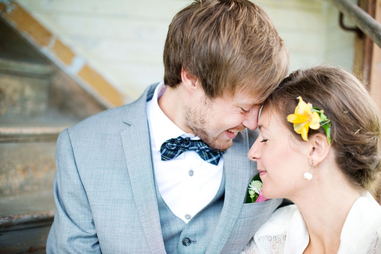 Anna och Davids bröllopsdag på Sillegården och Västra Ämterviks kyrka. Fotograf Rebecca Nordin.