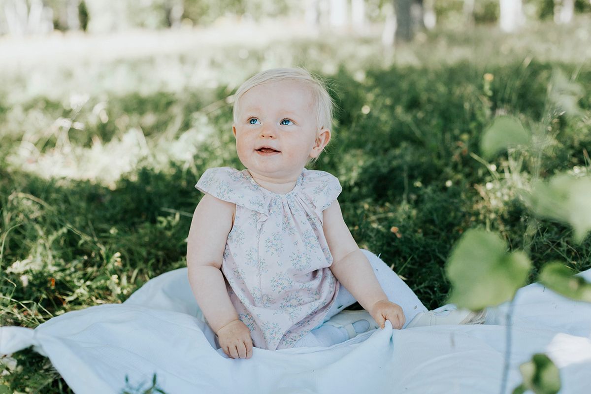 Barn- och familjefotografering på Hammarö utanför Karlstad. Fotograf i Karlstad Rebecca Nordin.
