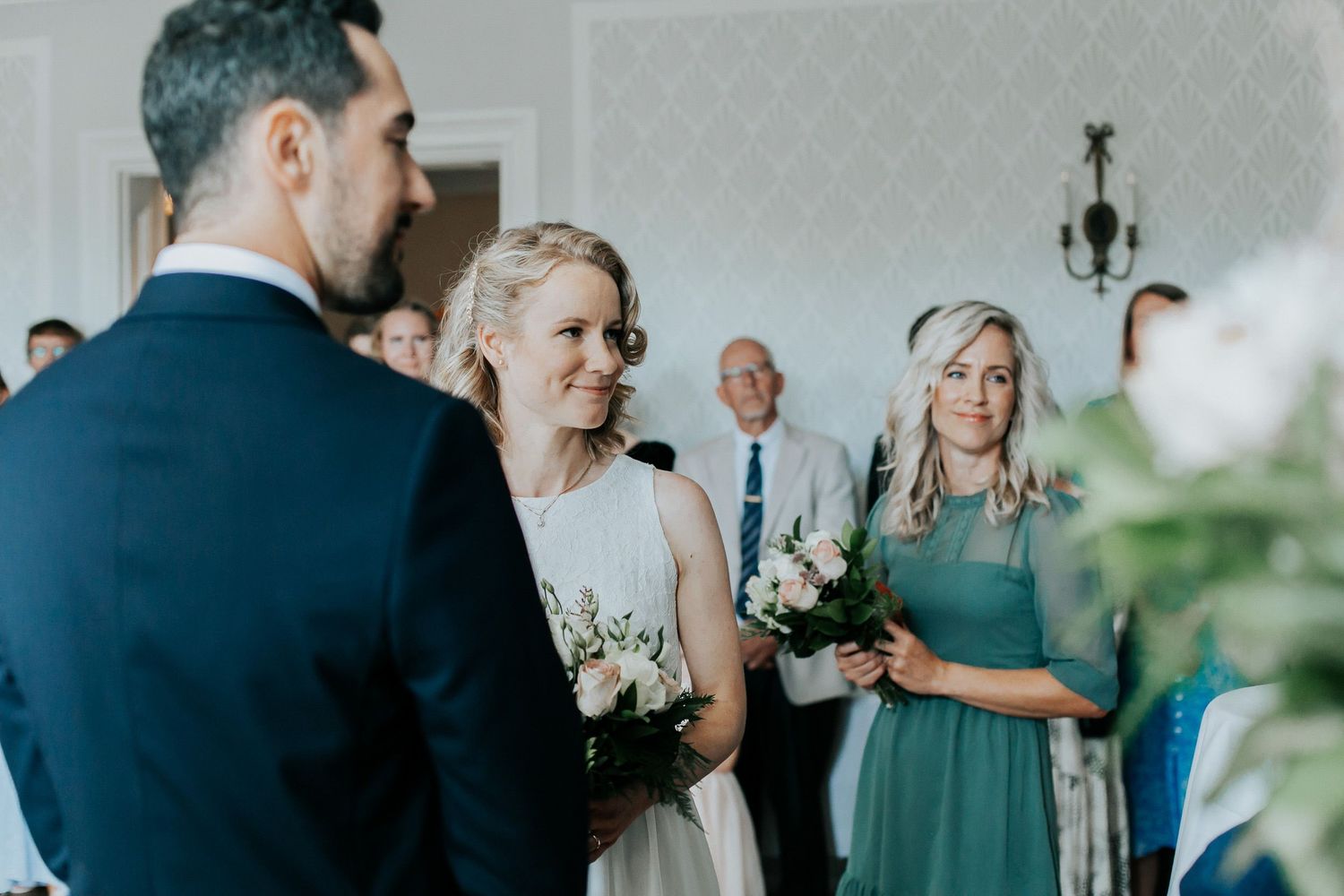 Bröllop Lydia och Foad på Elite Stadshotellet i Karlstad. Fotograf Rebecca Nordin. Bröllopsfotografering på Färjestad, Karlstad.