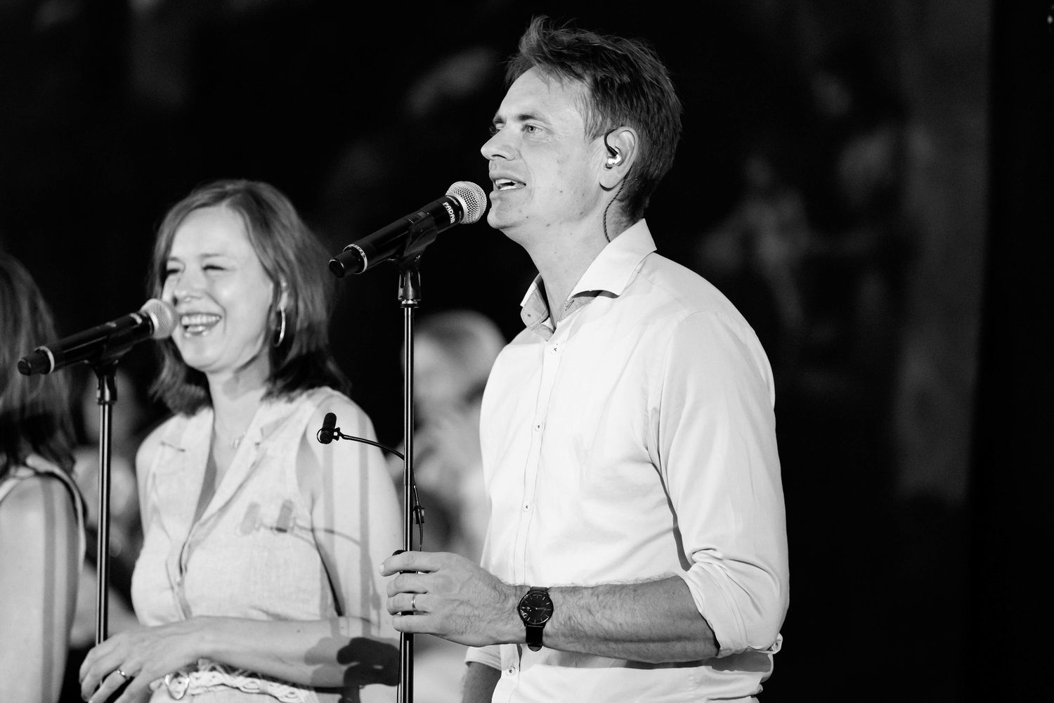 Sommarkonsert med Peter Johansson och Matilda Grün 2025. Kusiner och familj. Fotograf Rebecca Nordin.