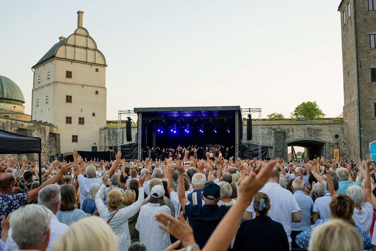 Musikalkväll med Peter Johansson och Emmi Christensson i Vadstena slott. sångkollektivet. Fotograf Rebecca Nordin. Radio Ga Ga.