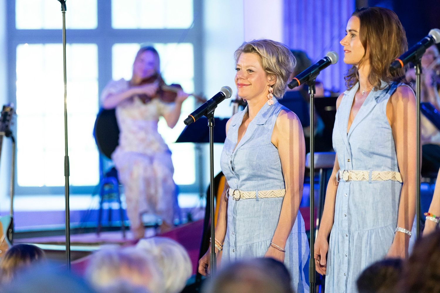 Sommarkonsert med Peter Johansson och Matilda Grün 2025. Kusiner och familj. Fotograf Rebecca Nordin.