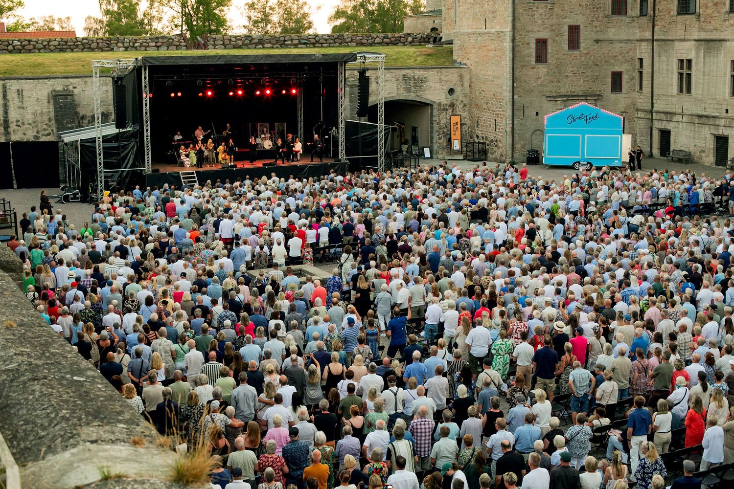 Musikalkväll med Peter Johansson och Emmi Christensson i Vadstena slott. sångkollektivet. Fotograf Rebecca Nordin.