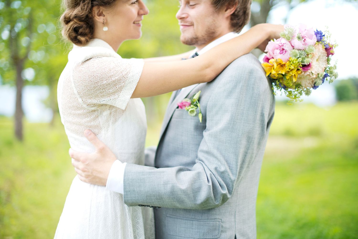 Anna och Davids bröllopsdag på Sillegården och Västra Ämterviks kyrka. Fotograf Rebecca Nordin.