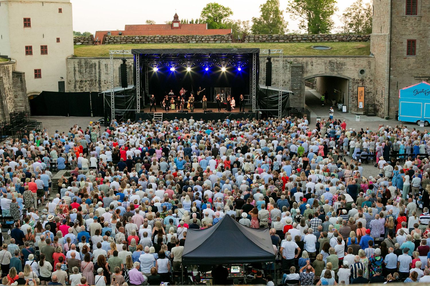Musikalkväll med Peter Johansson och Emmi Christensson i Vadstena slott. sångkollektivet. Fotograf Rebecca Nordin.