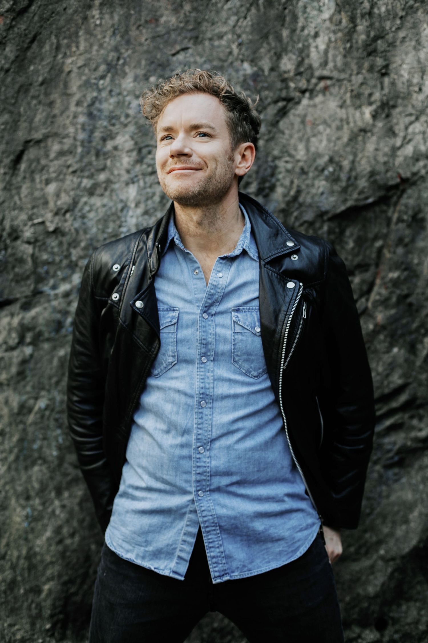 Pressbilder och porträtt på Peter Johansson till PNM music. Fotograf Rebecca Nordin. Vinterviken i Stockholm.