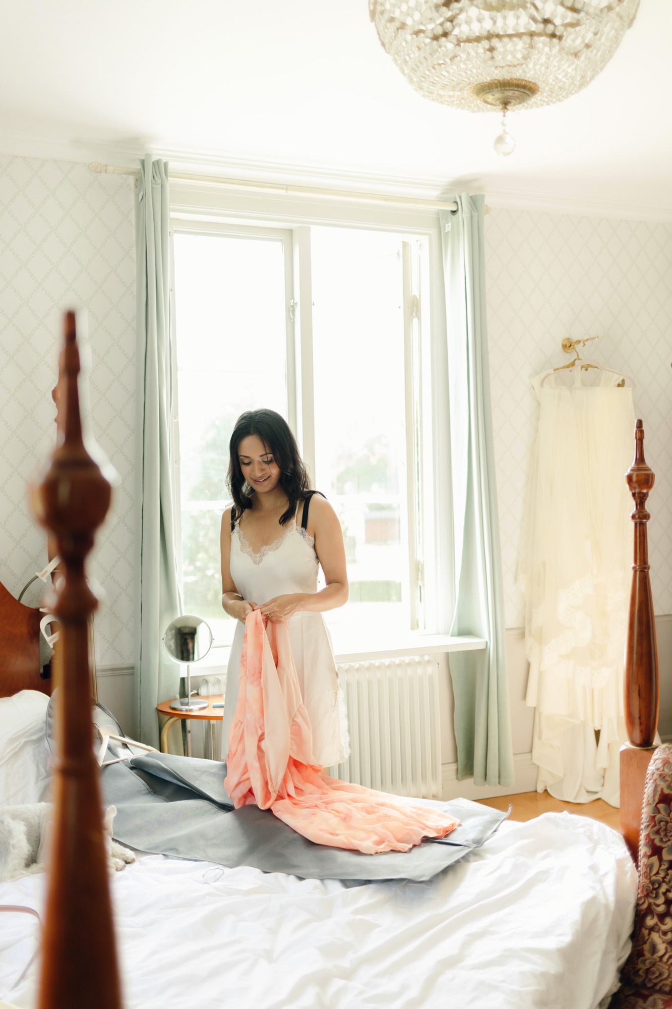 Bröllop på Presteruds herrgård i Kristinehamn. Bröllopsfotograf Rebecca Nordin i Karlstad. Brudens förberedelser.