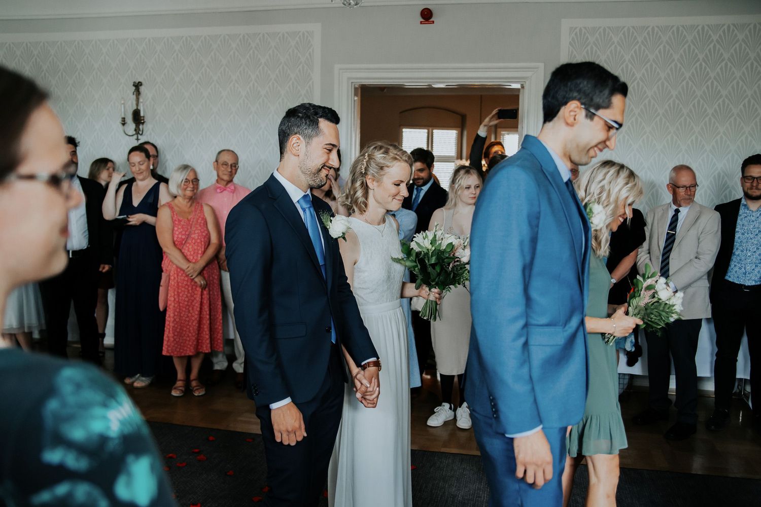 Bröllop Lydia och Foad på Elite Stadshotellet i Karlstad. Fotograf Rebecca Nordin. Bröllopsfotografering på Färjestad, Karlstad.