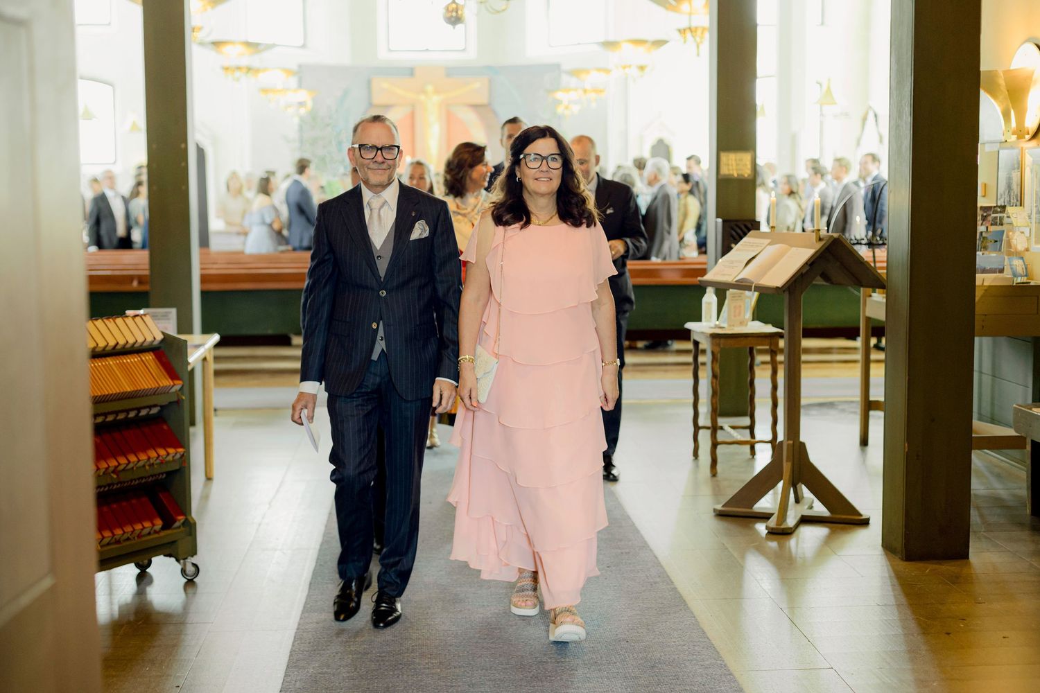 Bröllop i Brunskogs kyrka och Skutbouddens restaurang. Fotograf Rebecca Nordin. Värmland.