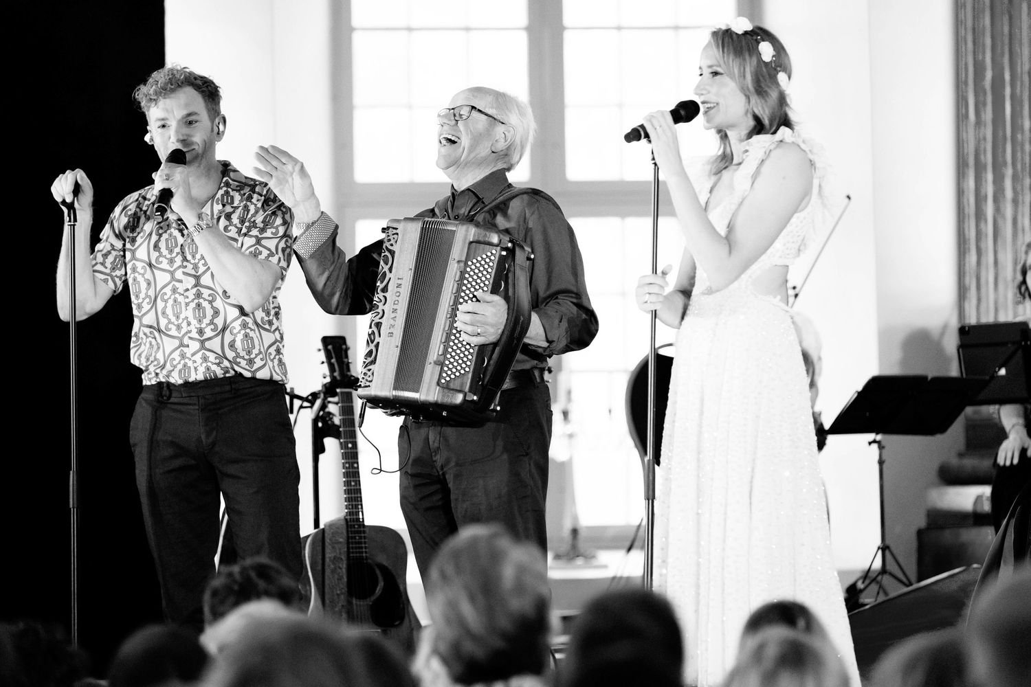 Sommarkonsert med Peter Johansson och Matilda Grün 2025. Kusiner och familj. Fotograf Rebecca Nordin.