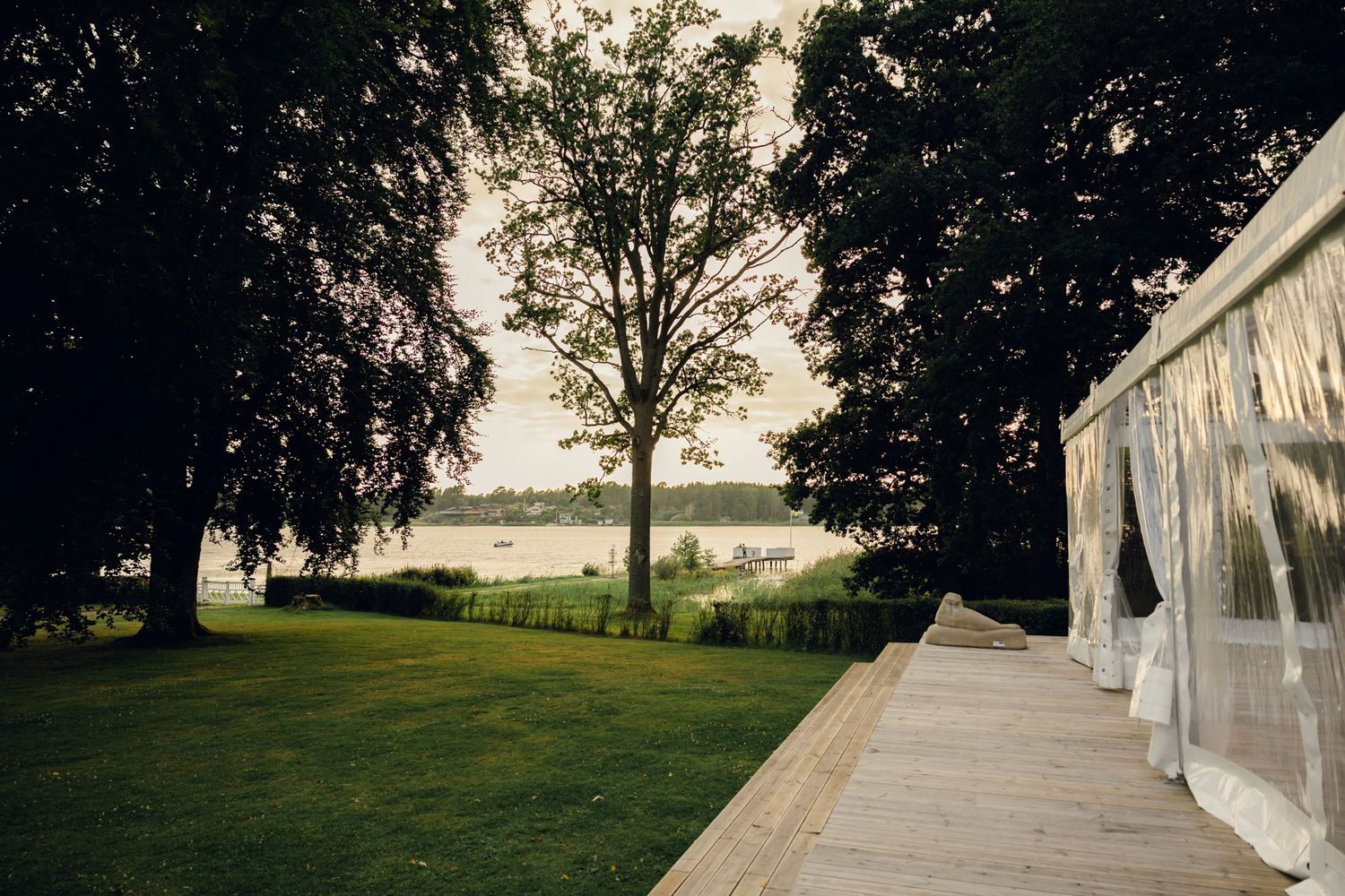 Bröllop på Presteruds herrgård i Kristinehamn. Bröllopsfotograf Rebecca Nordin i Karlstad. Bröllopsmiddagen.