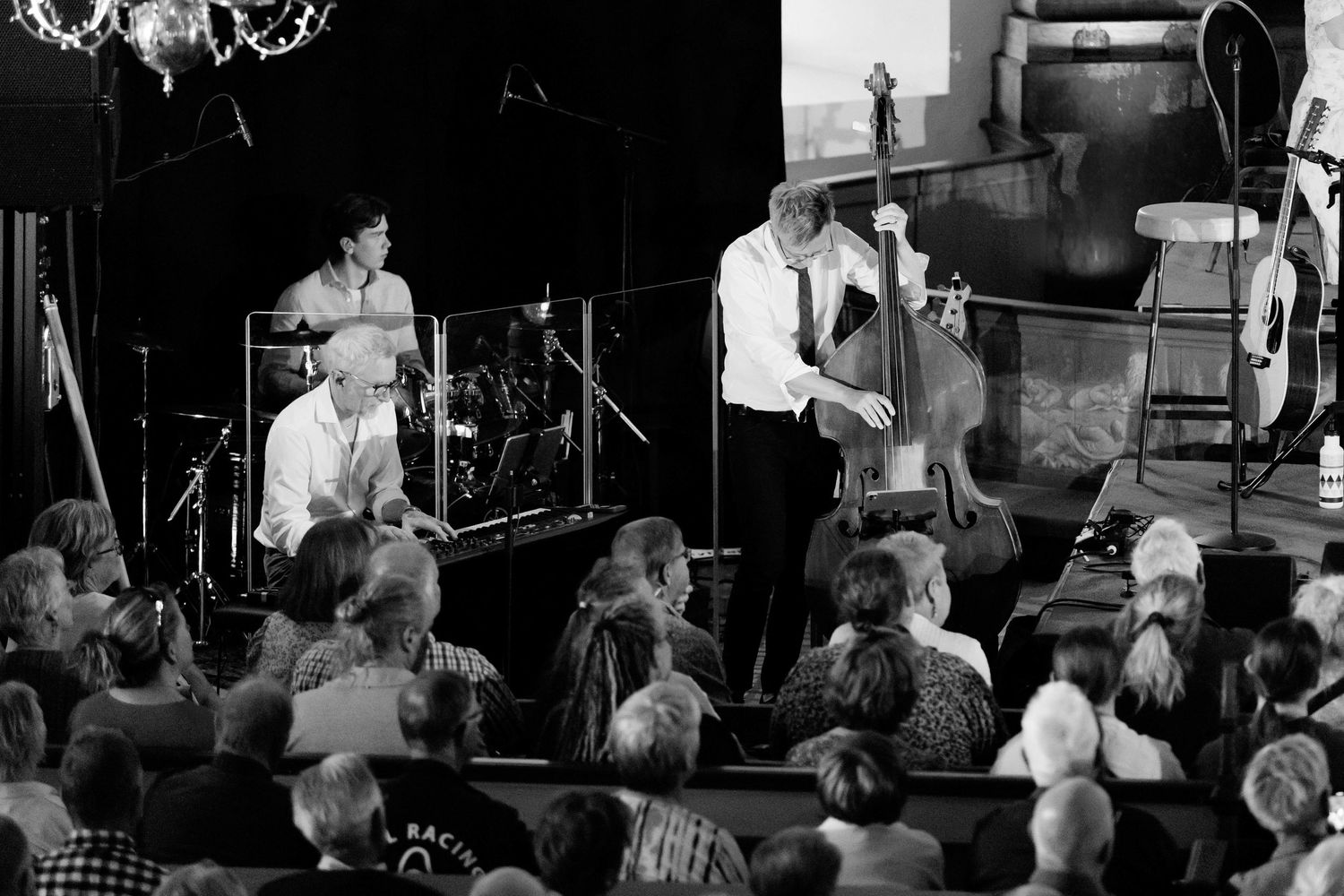 Sommarkonsert med Peter Johansson och Matilda Grün 2025. Kusiner och familj. Fotograf Rebecca Nordin.