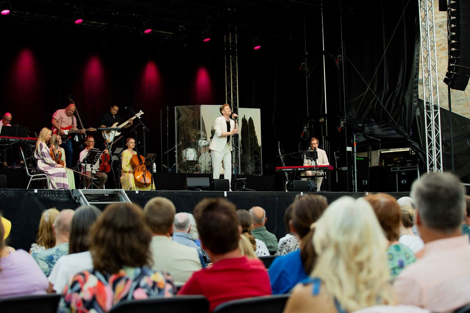 Musikalkväll med Peter Johansson och Emmi Christensson i Vadstena slott. sångkollektivet. Fotograf Rebecca Nordin.