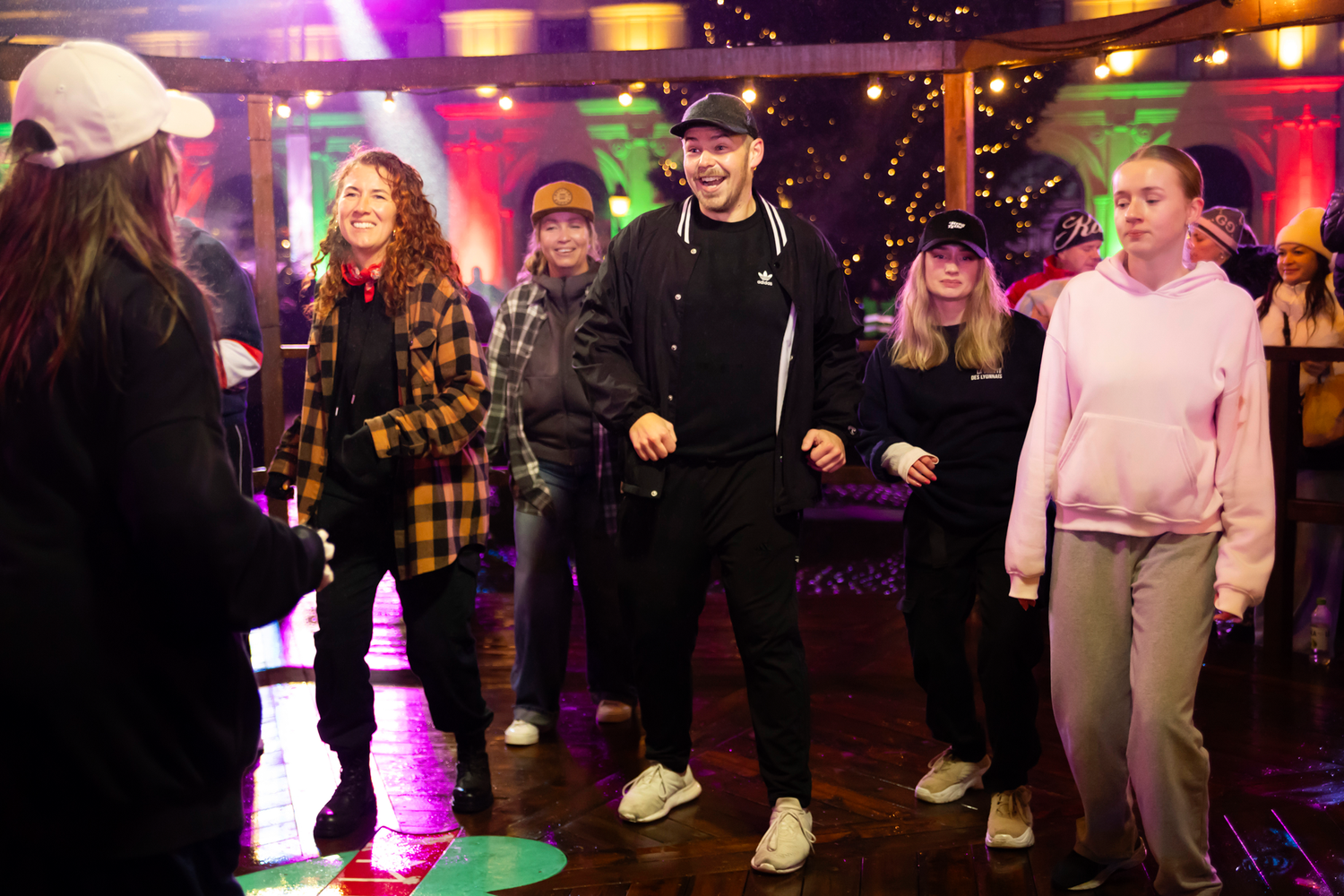 Dansstudions dansgrupp I House dansar under Musikhjälpen i Karlstad 2026. Jimmy Nilsson.