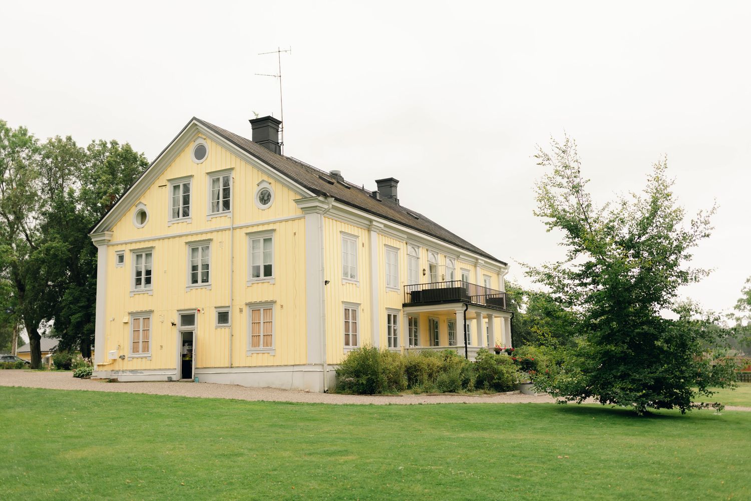 Bröllop på Presteruds herrgård i Kristinehamn. Bröllopsfotograf Rebecca Nordin i Karlstad. miljöbilder.