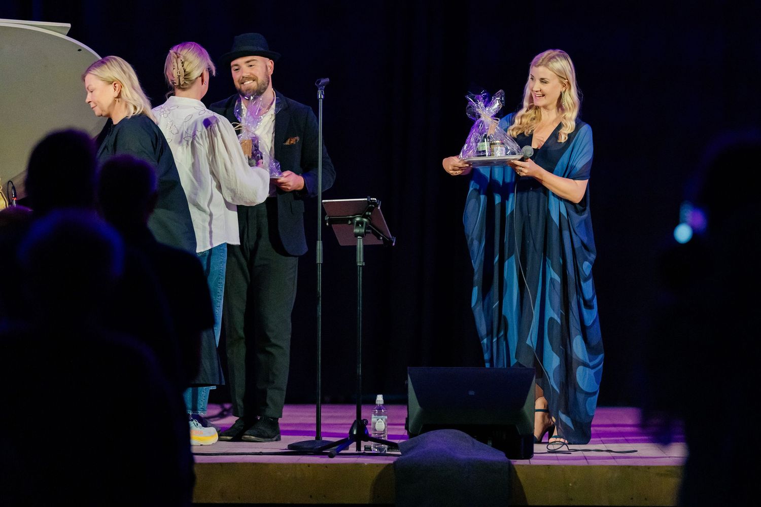 Emmi Christenssons konsert på Borgviks Gård tillsammans med  Jonatan Bengtsson. Fotograf Rebecca Nordin.