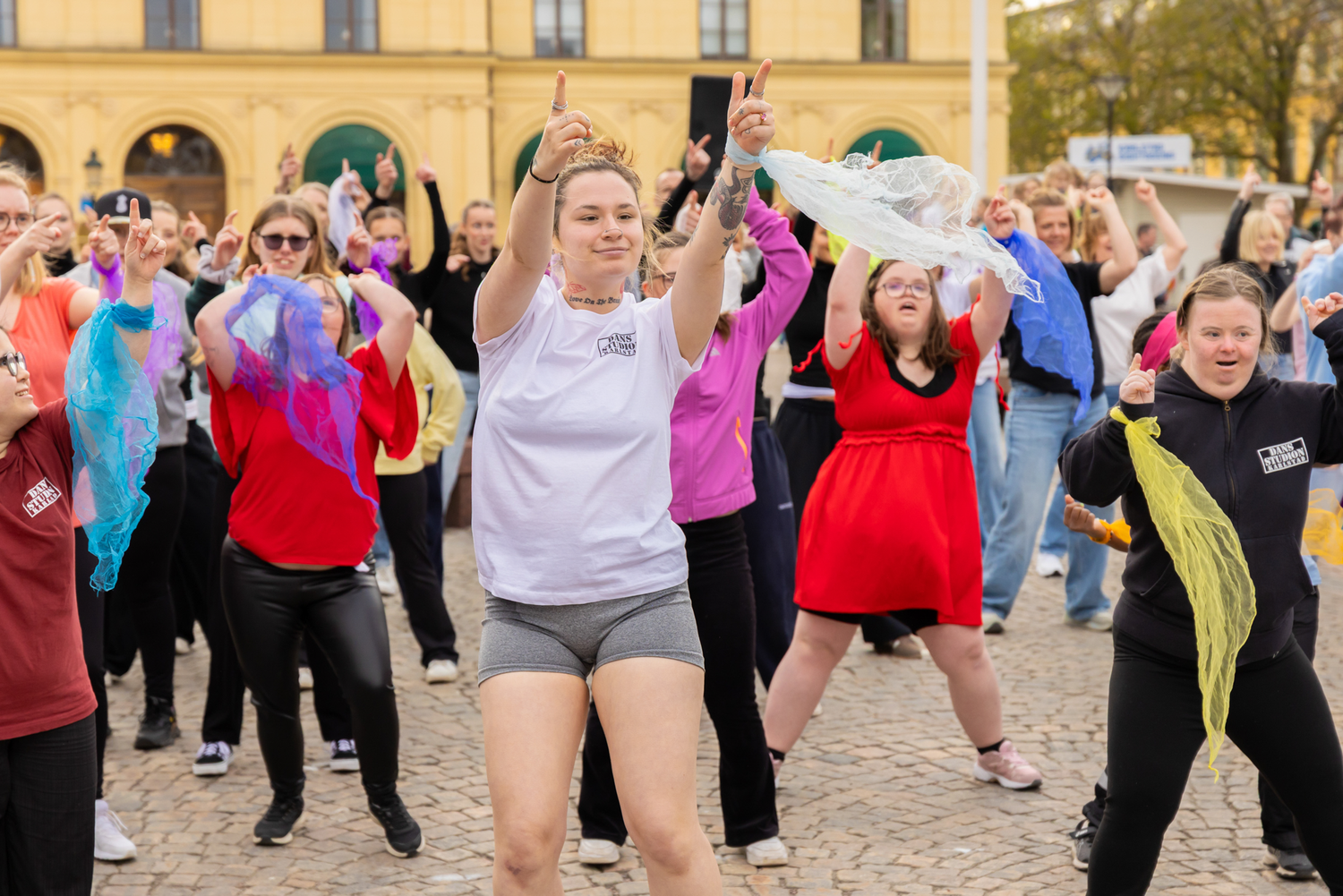 Dansens dag på stora torget i Karlstad.