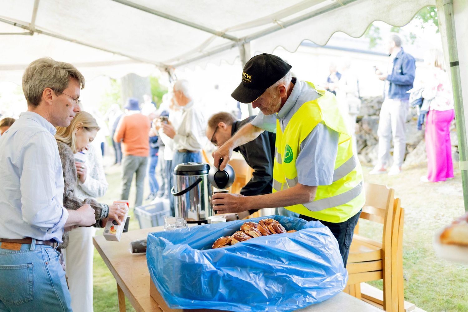 Sommarkonsert med Peter Johansson och Matilda Grün 2025. Kusiner och familj. Fotograf Rebecca Nordin.