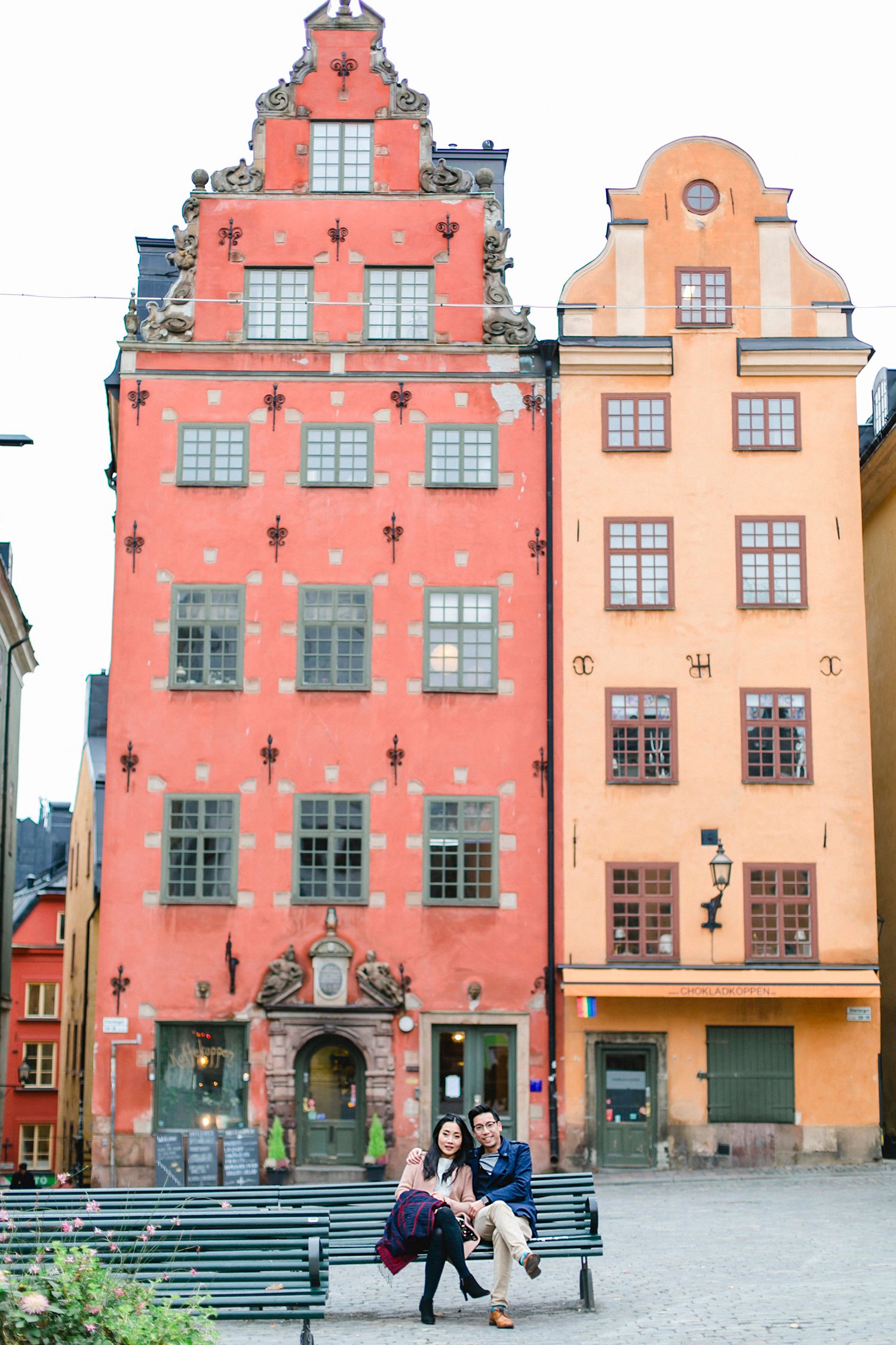 Parfotografering i Gamla stan och skeppsholmsbron i Stockholm. Fotograf Rebecca Nordin. kaffekoppen.