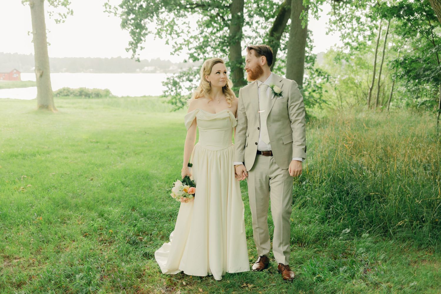 Bröllop på Presteruds herrgård i Kristinehamn. Bröllopsfotograf Rebecca Nordin i Karlstad. Bröllopsporträtten.