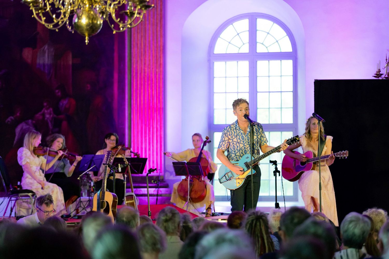 Sommarkonsert med Peter Johansson och Matilda Grün 2025. Kusiner och familj. Fotograf Rebecca Nordin.