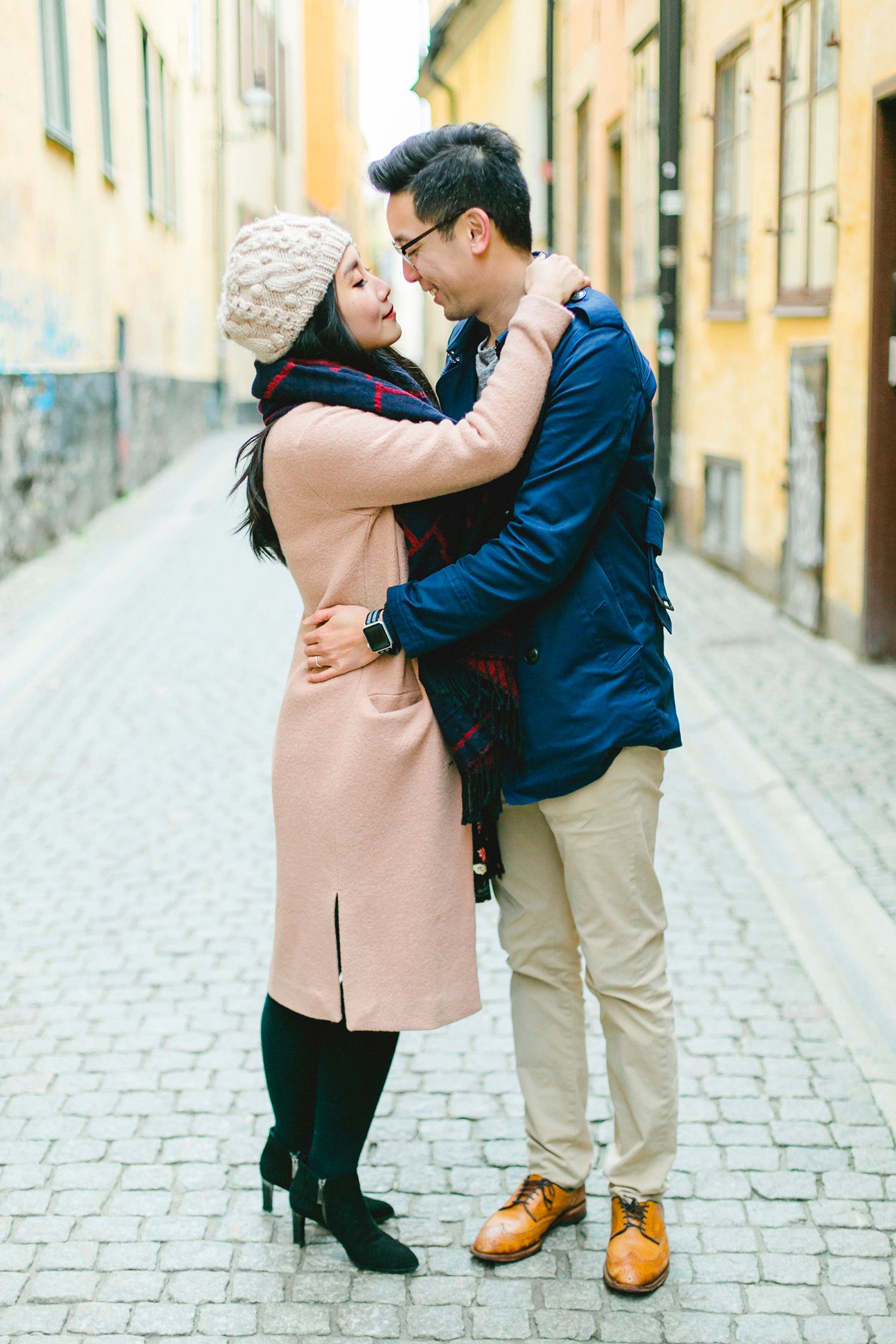 Parfotografering i Gamla stan och skeppsholmsbron i Stockholm. Fotograf Rebecca Nordin.