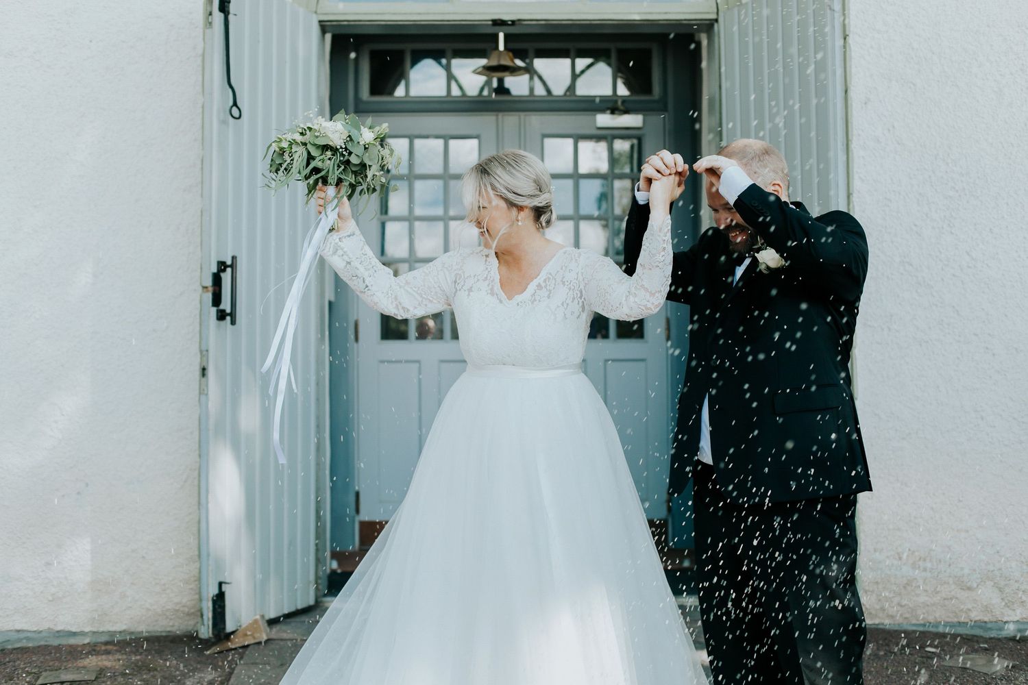 Malin och Kents bröllop i Grava kyrka i Karlstad. Bröllopsfotograf Rebecca Nordin.