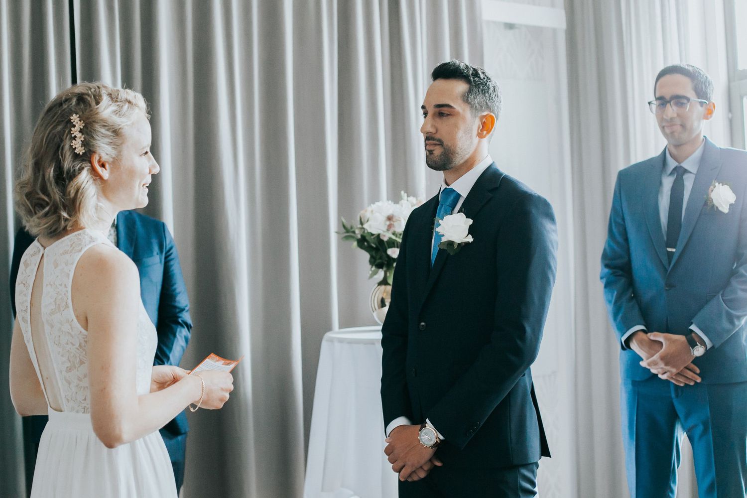 Bröllop Lydia och Foad på Elite Stadshotellet i Karlstad. Fotograf Rebecca Nordin. Bröllopsfotografering på Färjestad, Karlstad.